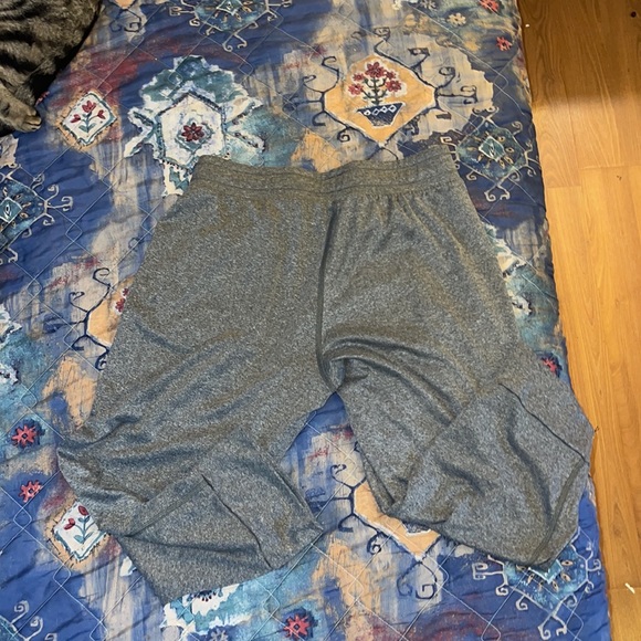 Under armour crops - Picture 3 of 5